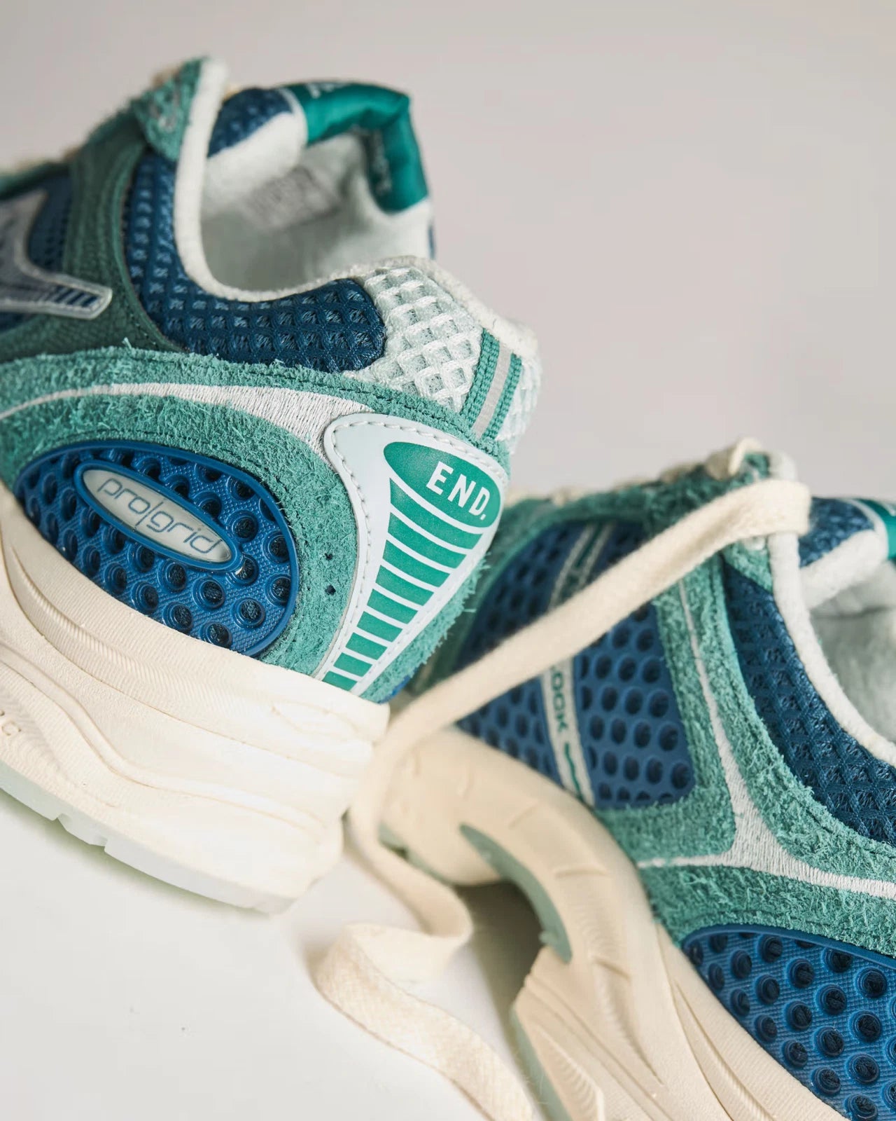 Saucony X END. Clothing Progrid Triumph 4 “Nessie” - Men’s shoes