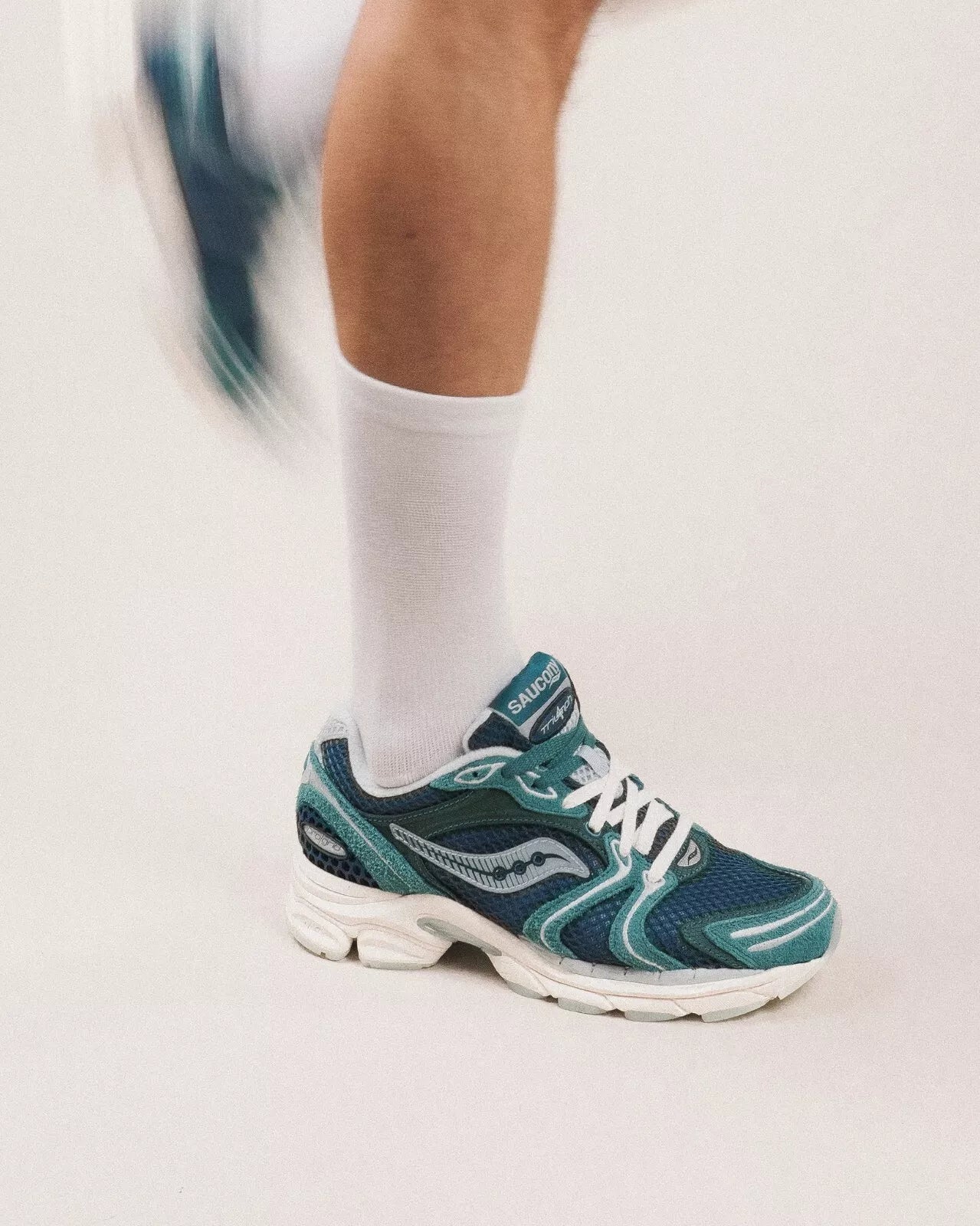 Saucony X END. Clothing Progrid Triumph 4 “Nessie” - Men’s shoes